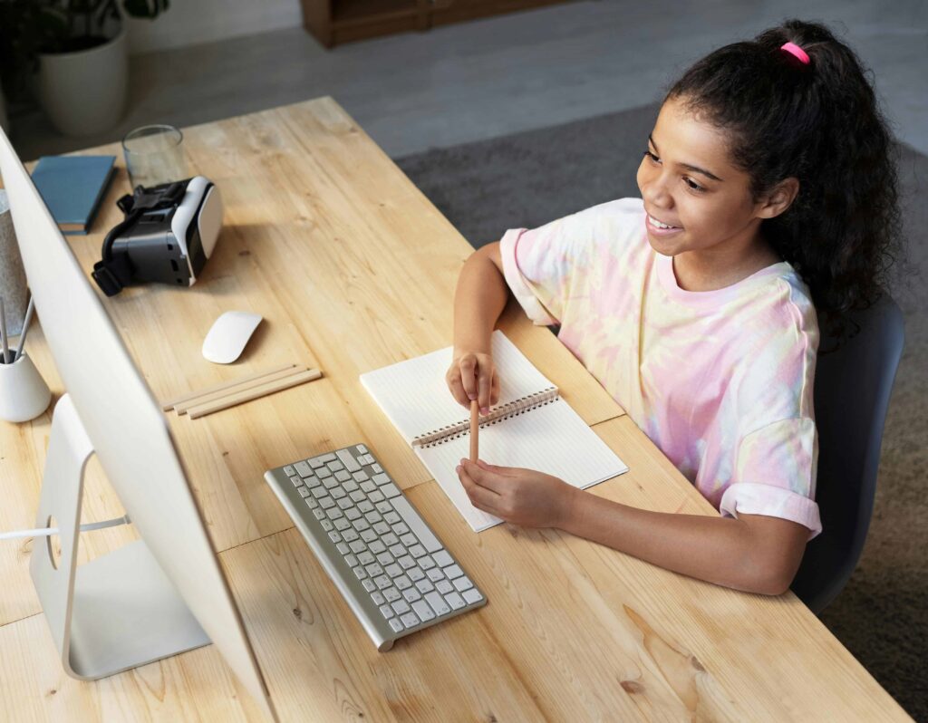 Smiling Child leaning online